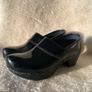 Dansko Black Patent Leather Professional Clogs - size 7